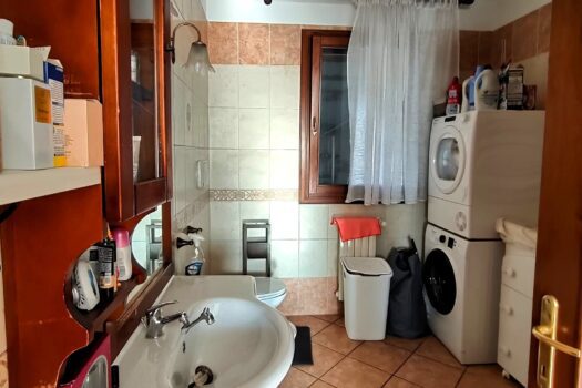 CAVARZERE: PORZIONE DI BIFAMILIARE CON SCOPERTO