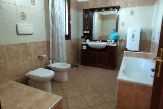 CAVARZERE: PORZIONE DI BIFAMILIARE CON SCOPERTO