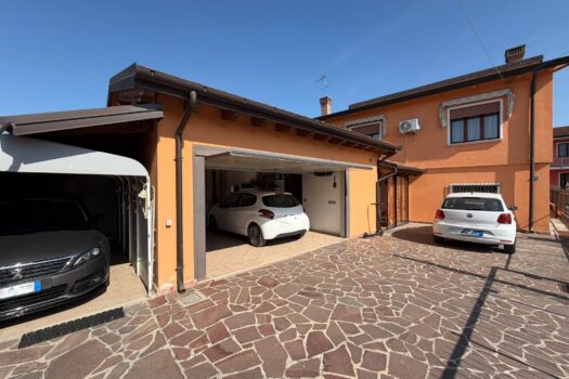 CAVARZERE: 117B: VILLA SINGOLA CON GARAGE DOPPIO
