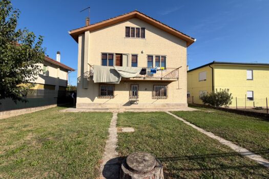 CAVARZERE: 116B: CASA SINGOLA CON SCOPERTO