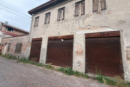CAVARZERE: 114B: FABBRICATO INDIPENDENTE DA RISTRUTTURARE