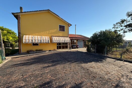 CAVARZERE: 128B: CASA SINGOLA CON SCOPERTO