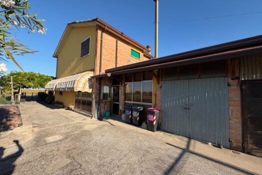 CAVARZERE: 128B: CASA SINGOLA CON SCOPERTO
