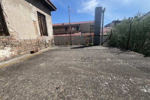 CAVARZERE: 114B: FABBRICATO INDIPENDENTE DA RISTRUTTURARE